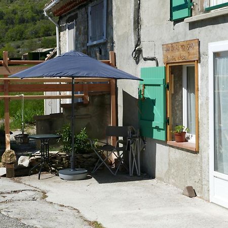 Bed and Breakfast Les Bois Rouges La Rochegiron Екстер'єр фото